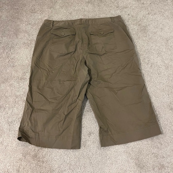 Venezia Khaki Capri Pants - Picture 7 of 8